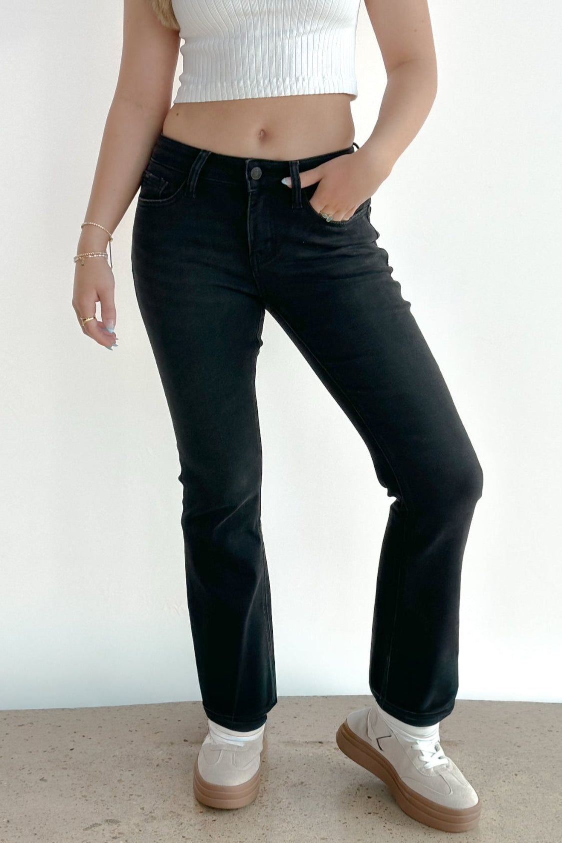 RAW HEM MID RISE CROP JEAN