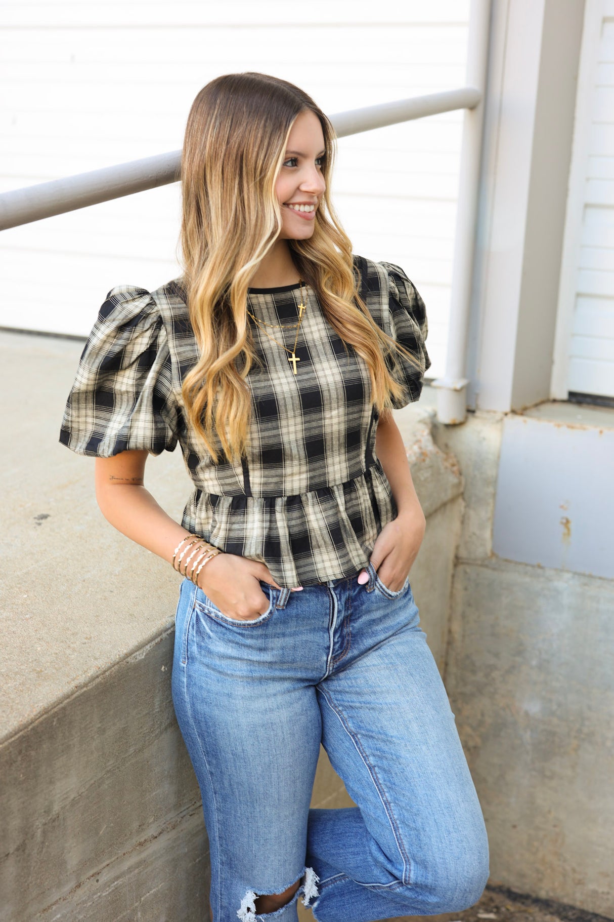CONTRAST BUBBLE PLAID TOP