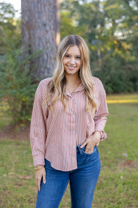 CROP STRIPE BUTTON TOP