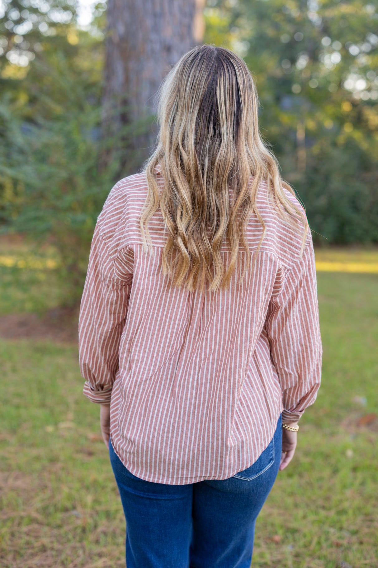 CROP STRIPE BUTTON TOP