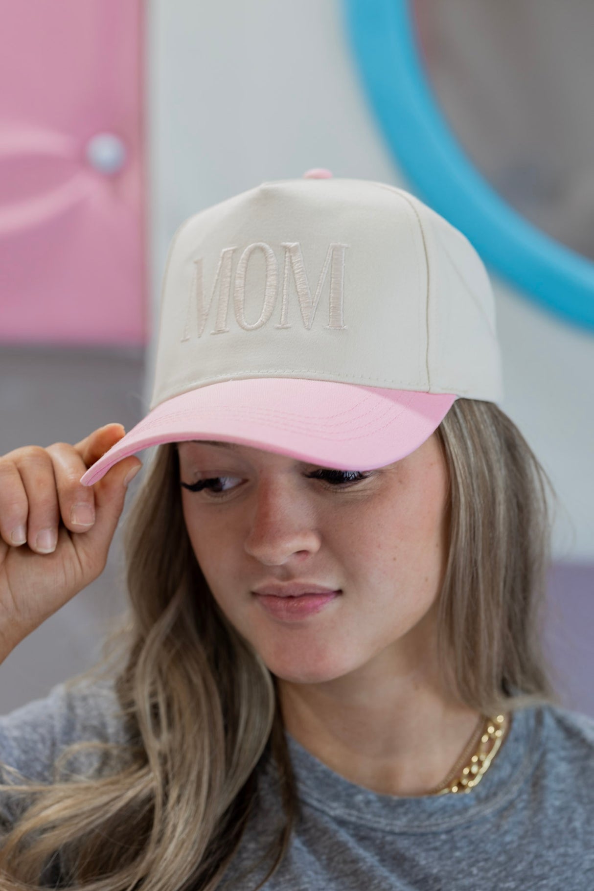 MOM PINK TRUCKER