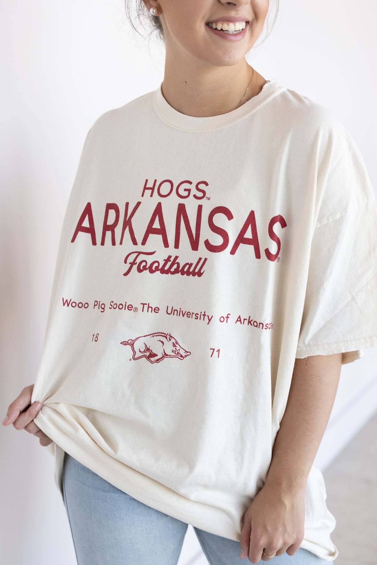 OFF WHITE UNIVERSITY OF ARKANSAS SHOT OFF TEE