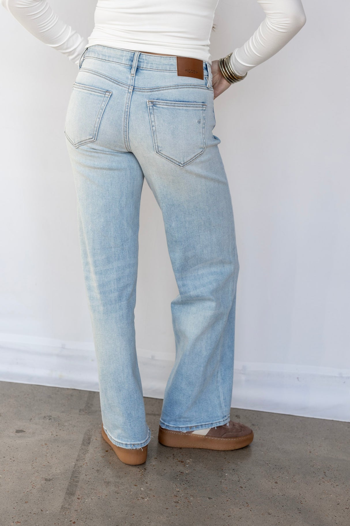 Mid Rise Logan Basic Jean