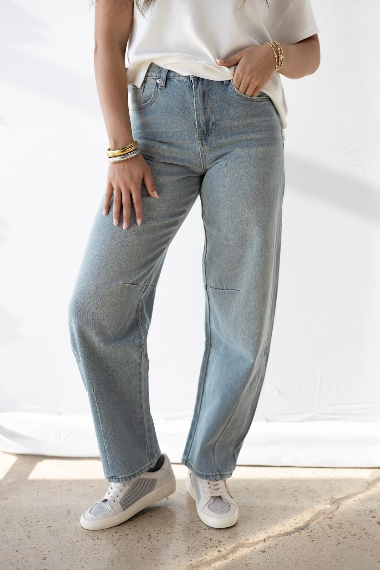 RELAXED FIT BARREL JEAN