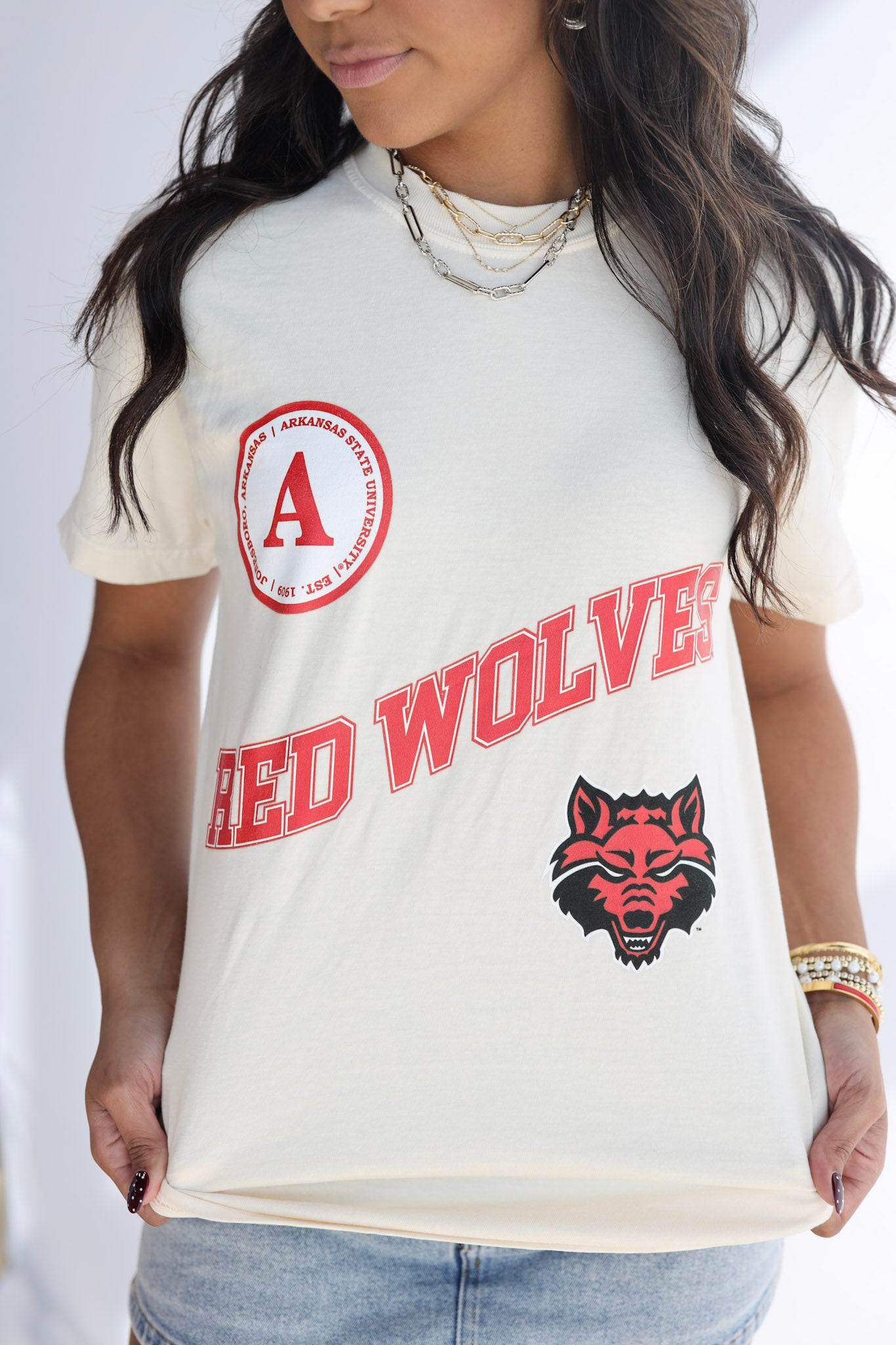 RED WOLVES BADGE TEE