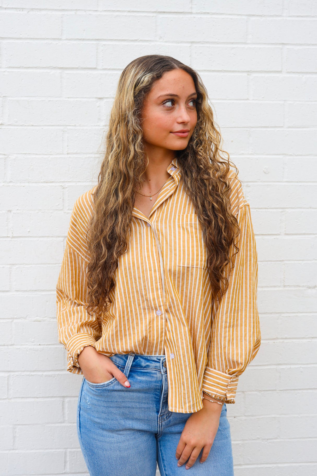 CROP STRIPE BUTTON TOP