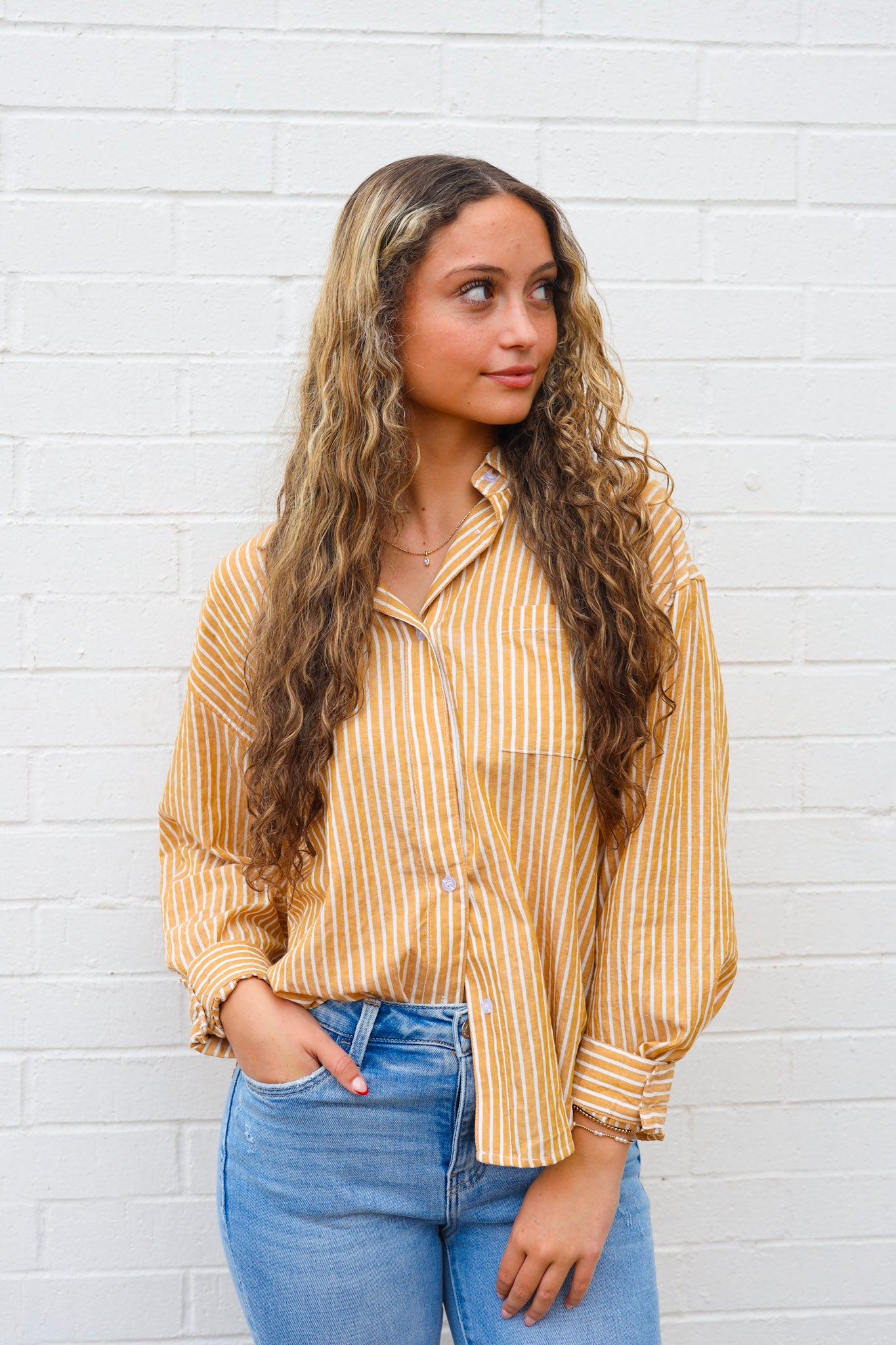 CROP STRIPE BUTTON TOP