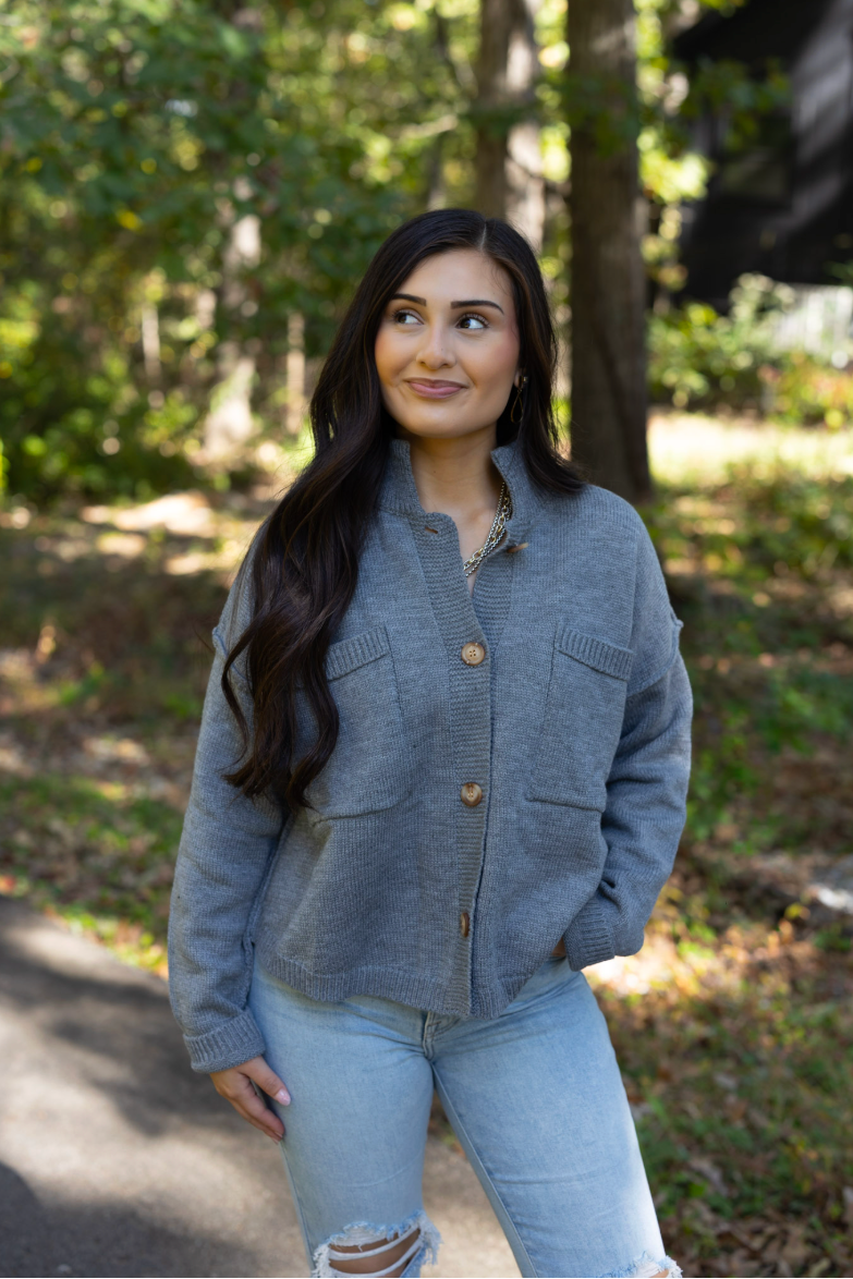 BUTTON CROP CARDIGAN