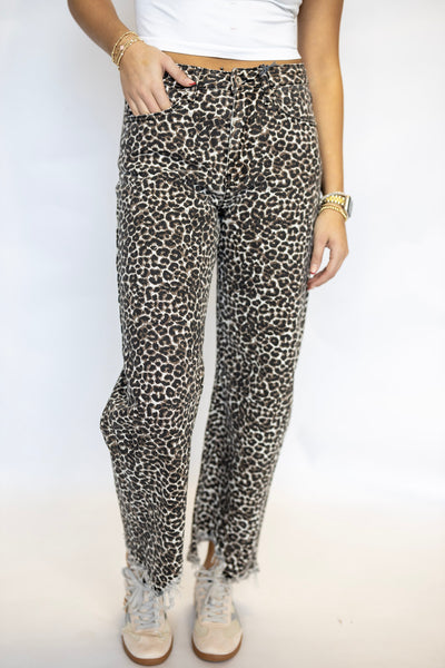 HIGH RISE LEOPARD BARREL JEAN