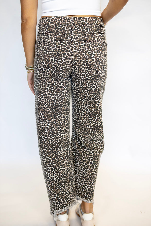 HIGH RISE LEOPARD BARREL JEAN