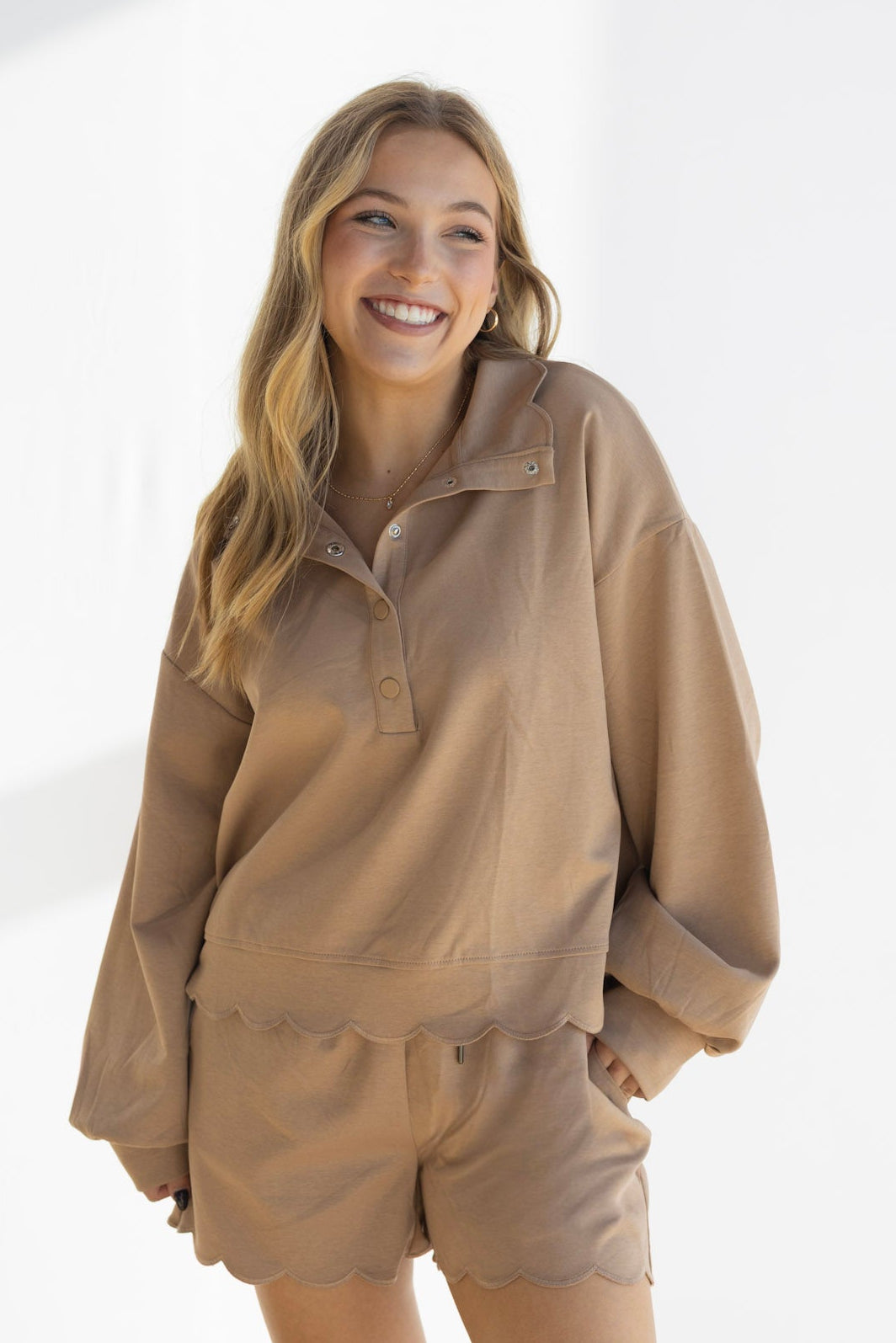 SCALLOP HEM COLLAR SWEATER
