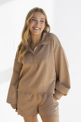SCALLOP HEM COLLAR SWEATER