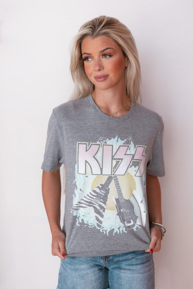 KISS TWO GUITARS TEE