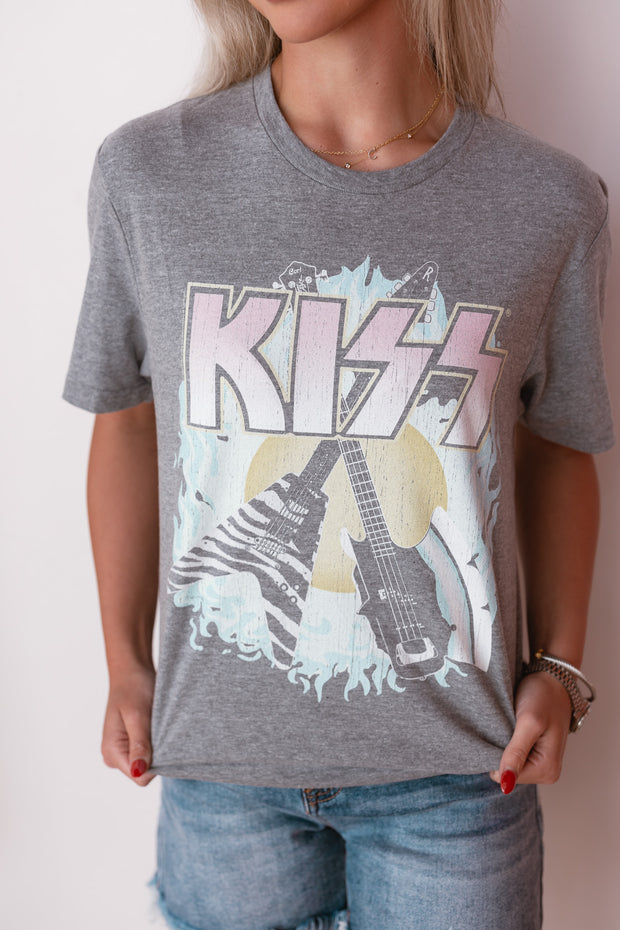 KISS TWO GUITARS TEE