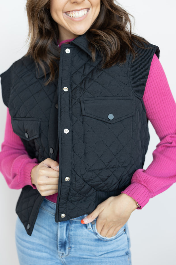 SLEEVELESS QUILTED JACKET