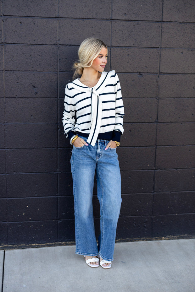 OLLI STRIPED DETAIL SWEATER