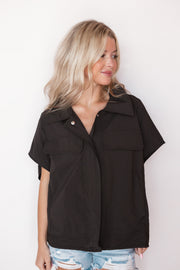 SHORT SLEEVE COLLAR TOP