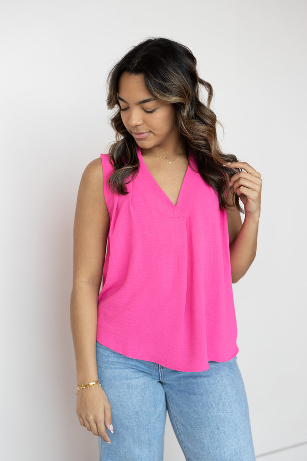 SOLID SLEEVLESS TUCKED TOP