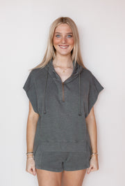 HALF ZIP SLEEVELESS HOODIE