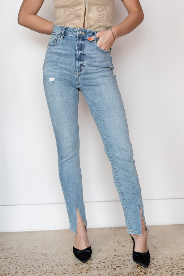 TAYLOR HR FRONT SLIT SKINNY