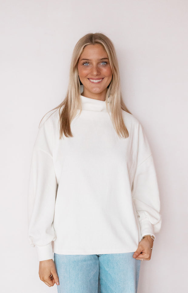 AUTUMN RELAXED TURTLENECK