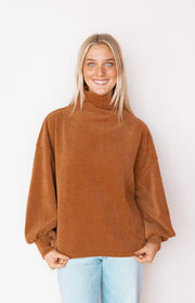 AUTUMN RELAXED TURTLENECK