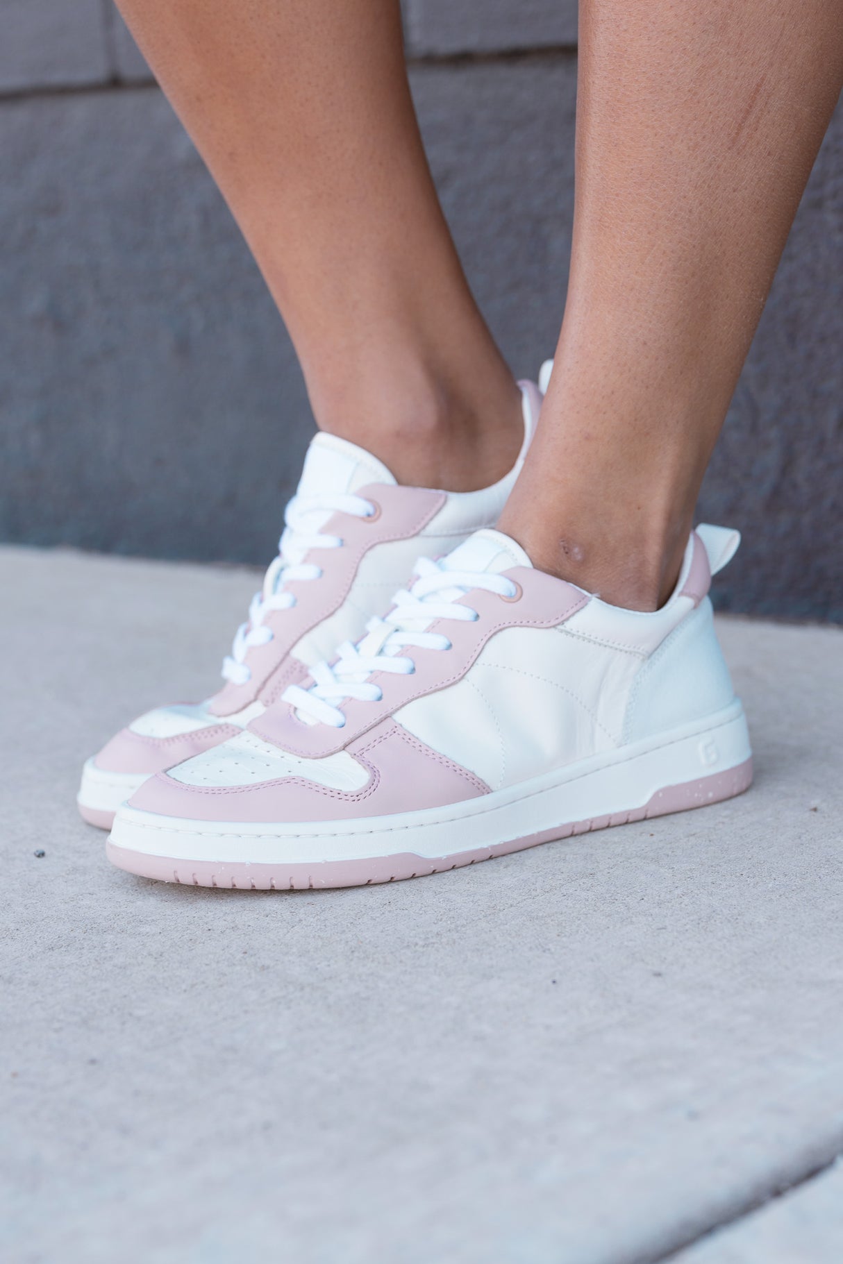 STYLE 1 SNEAKER