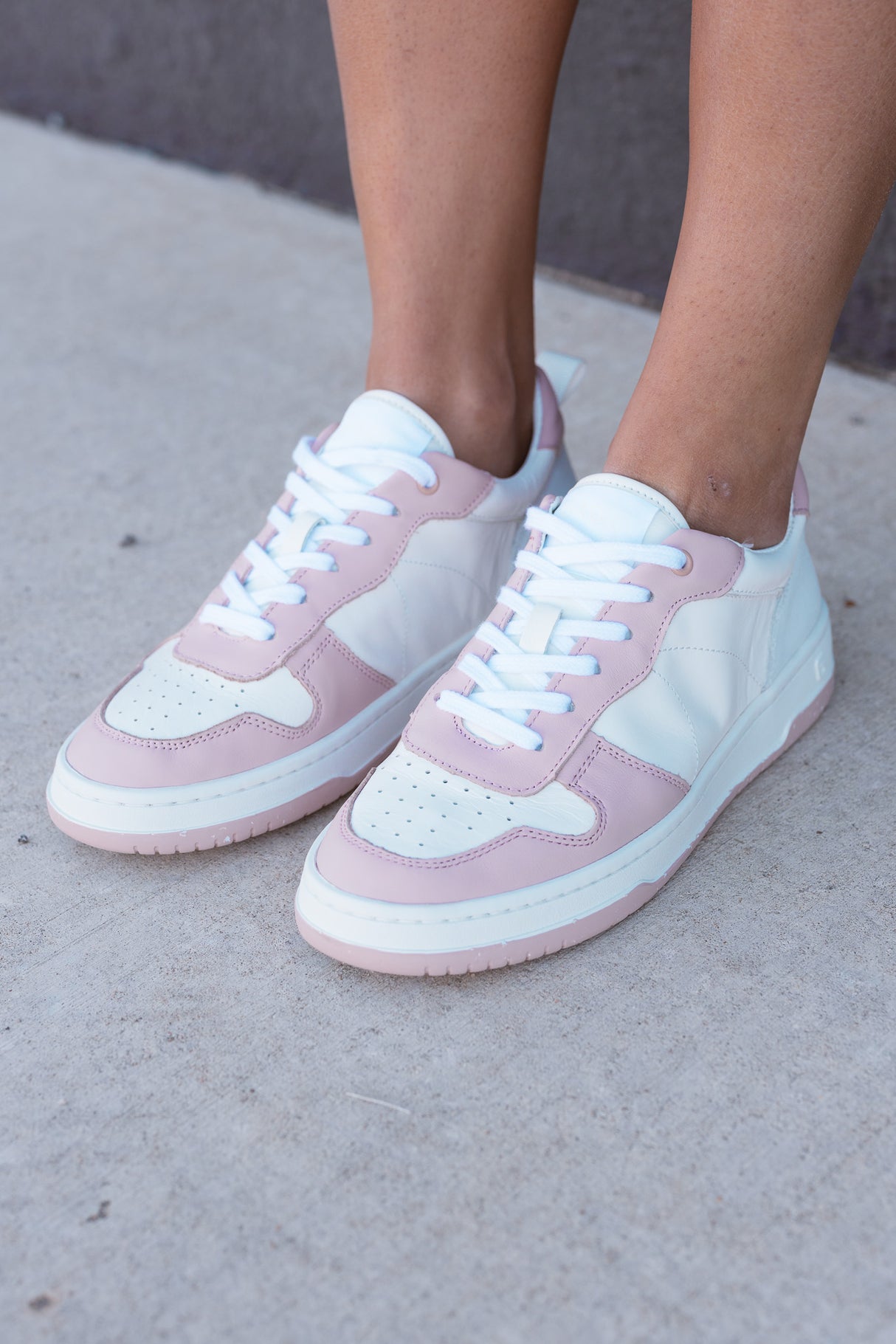 STYLE 1 SNEAKER