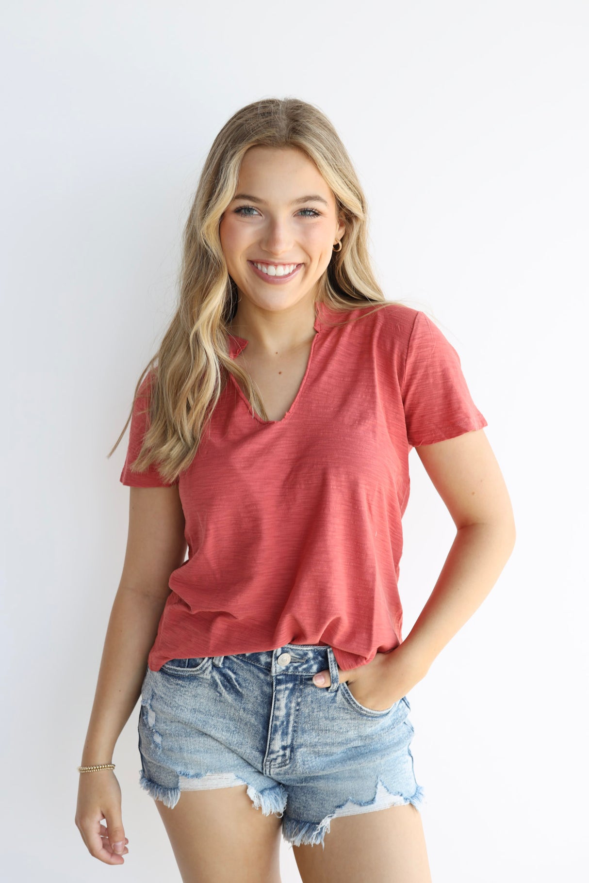 PLATA NOTCHED TEE