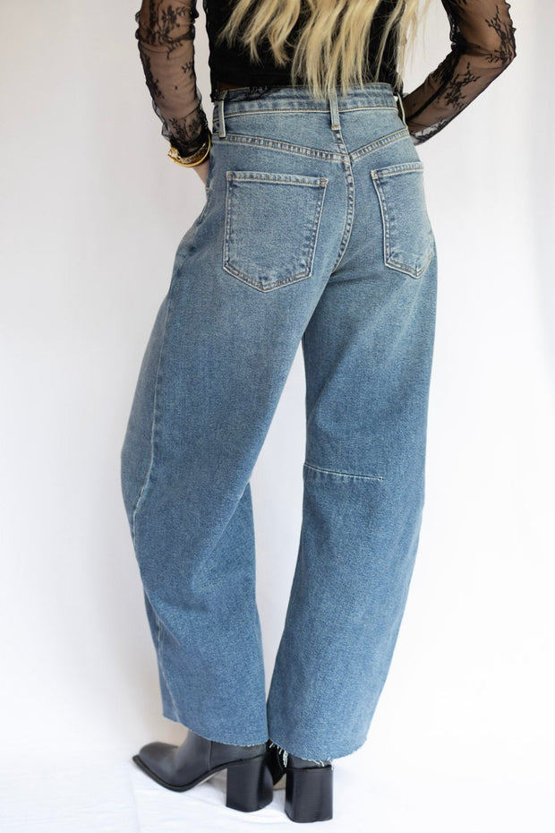 SEAM DETAIL BARREL JEAN