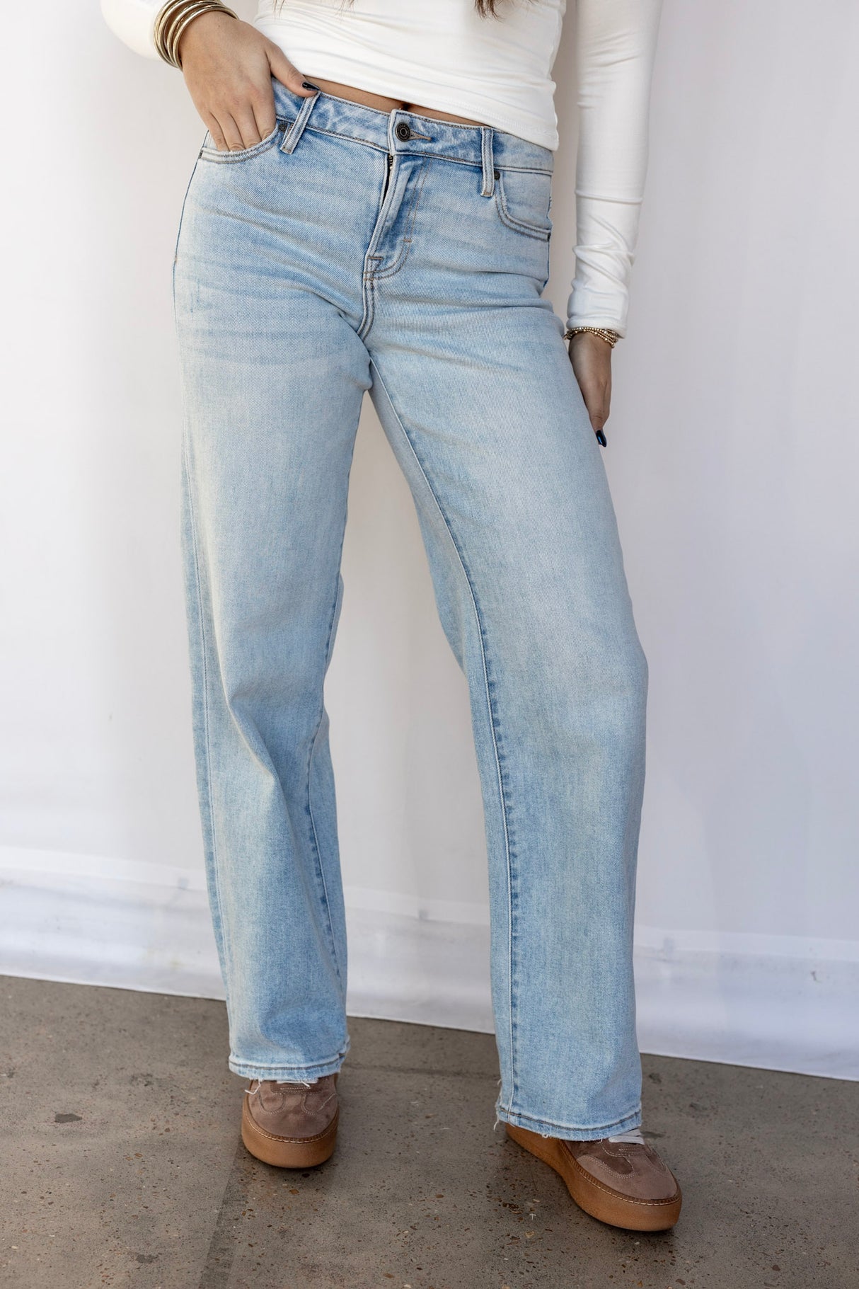 Mid Rise Logan Basic Jean