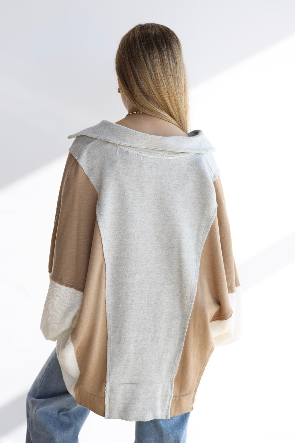 OVERSIZED CONTRACT VNECK