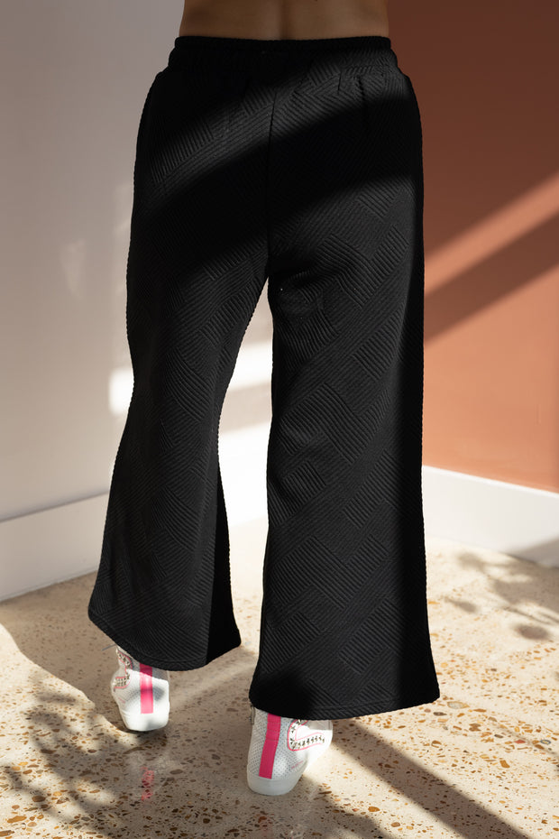 TEXTURED CROP PANTS