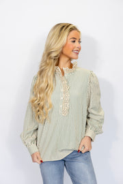 WHISTLEDOWN BUTTON TOP