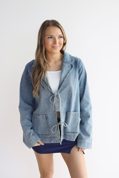 LAPEL COLLAR DENIM JACKET