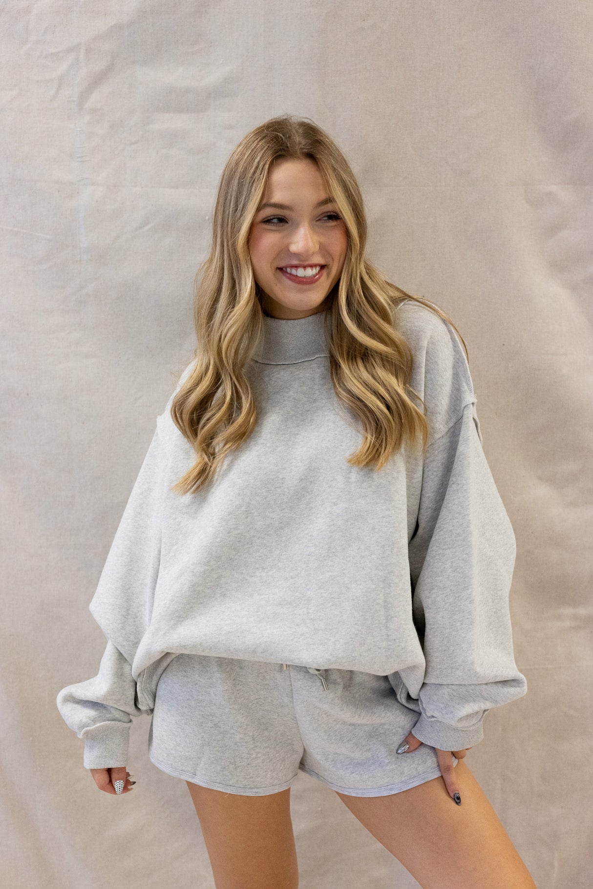 BASIC REVERSE MOCKNECK