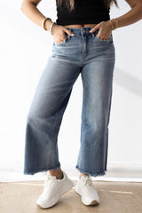ESSENTIAL HIGH RISE CROP WIDE JEAN