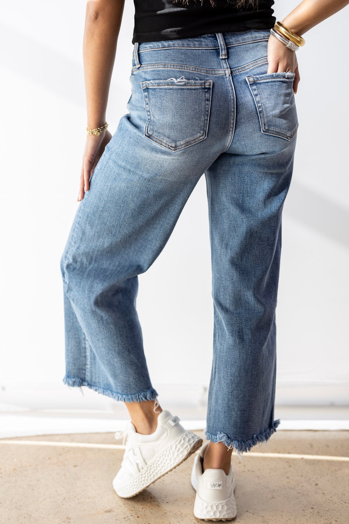 ESSENTIAL HIGH RISE CROP WIDE JEAN