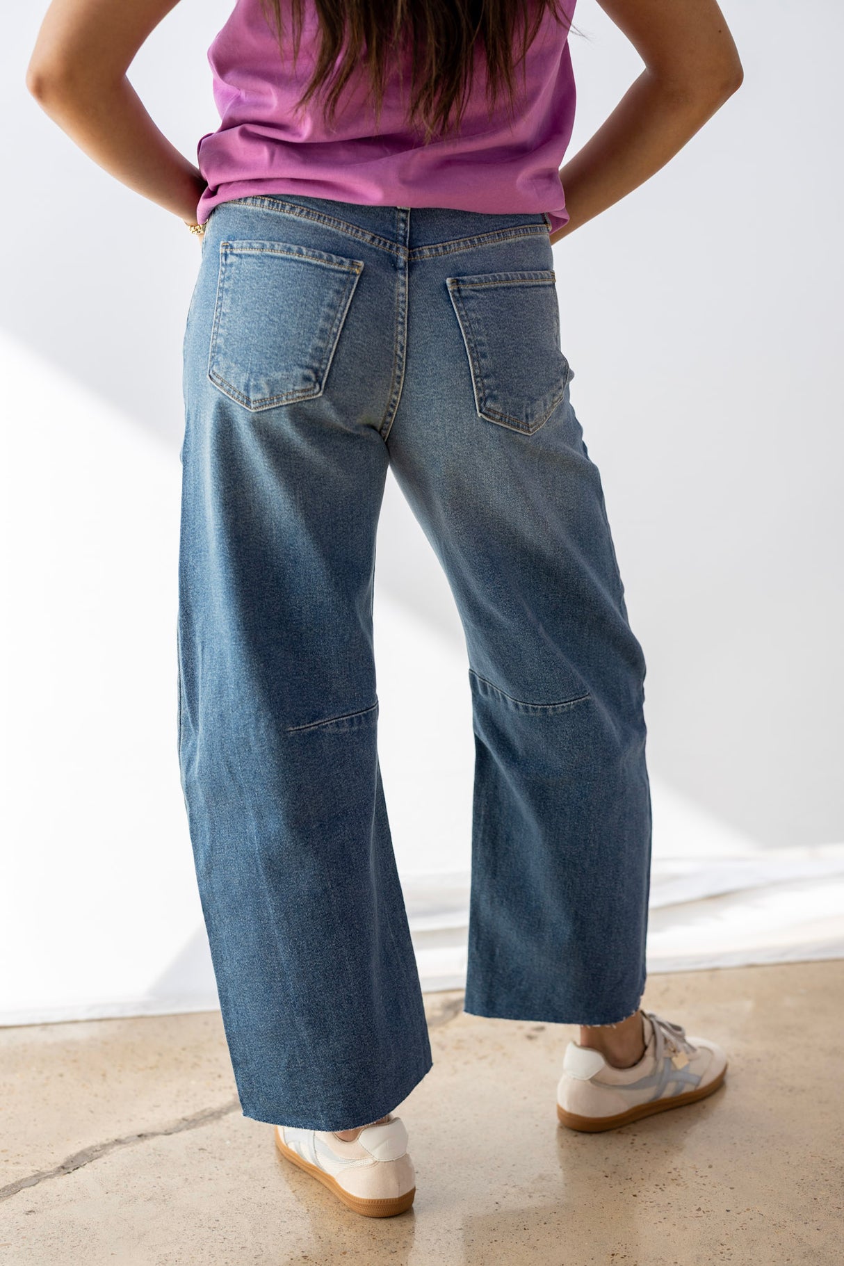 SEAM DETAIL BARREL JEAN