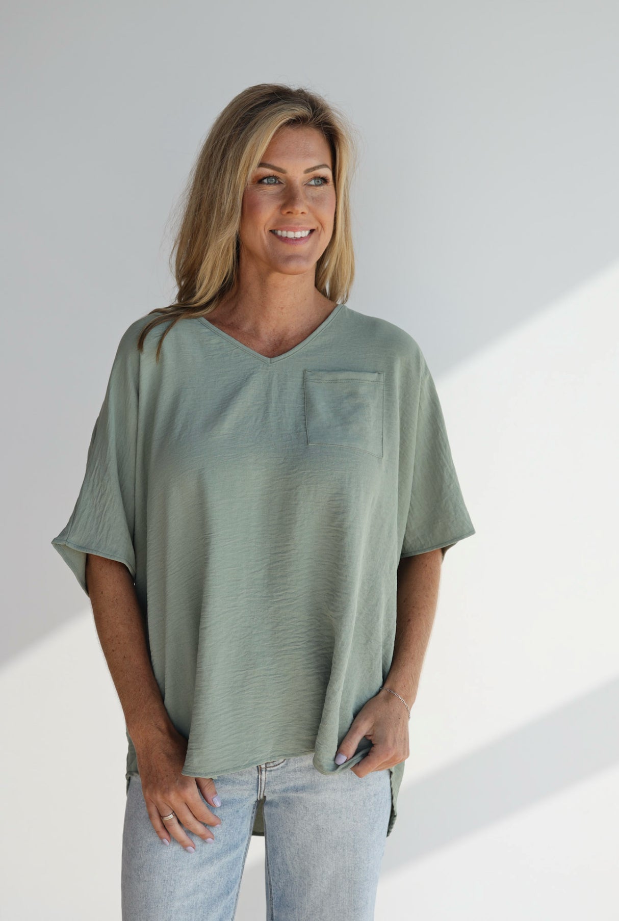 STAPLE POCKET TOP