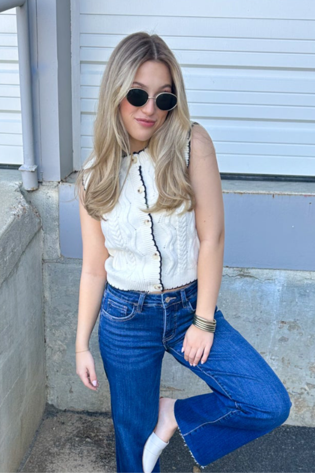 SLEEVELESS CROP VEST