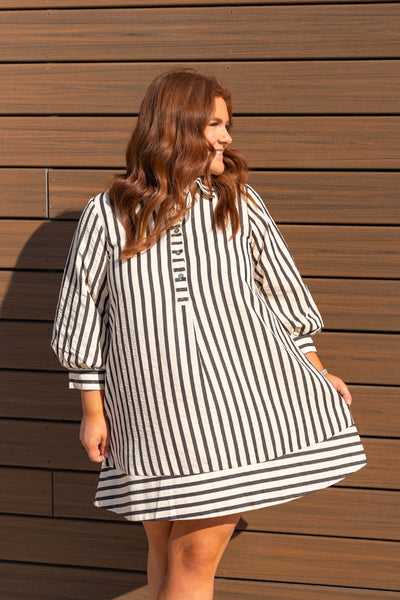 DAY GOES ON STRIPE DRESS