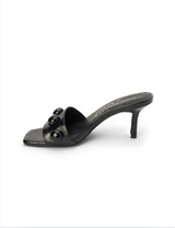 THEO HEELS
