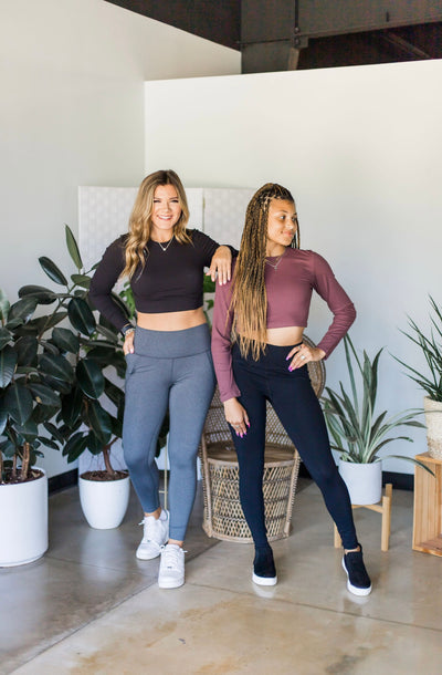 ESSENTIAL LONG SLEEVE CROP TOP (MULTIPLE COLORS)