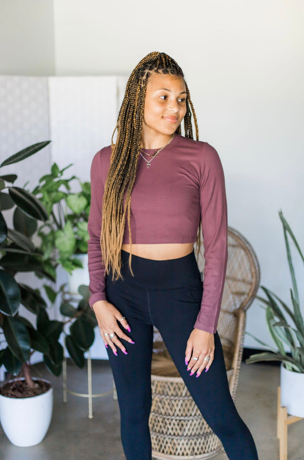 ESSENTIAL LONG SLEEVE CROP TOP (MULTIPLE COLORS)