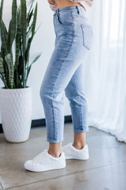HIGH RISE MOM FIT JEANS (REGULAR & CURVY SIZES)