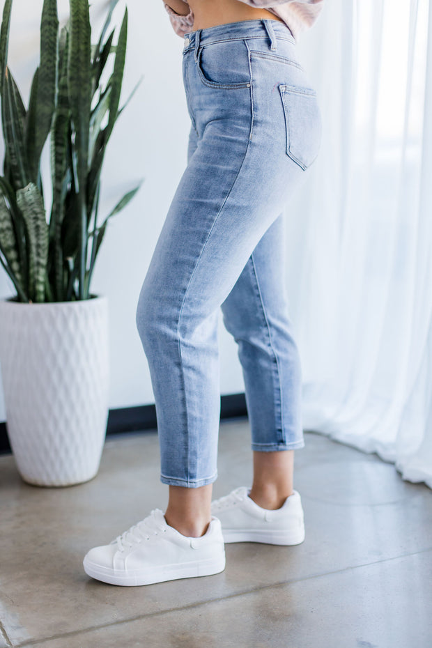HIGH RISE MOM FIT JEANS (REGULAR & CURVY SIZES)
