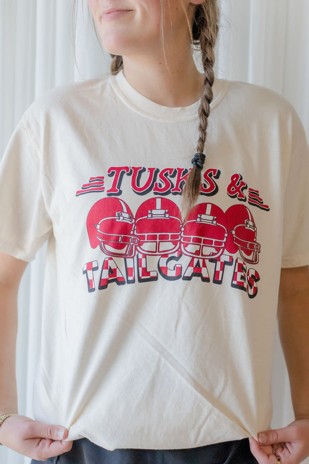TUSKS AND TAILGATES TEE