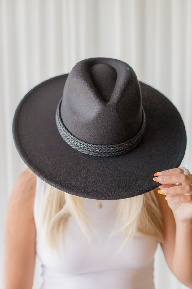 THICK WOVEN BANDED FELT HAT