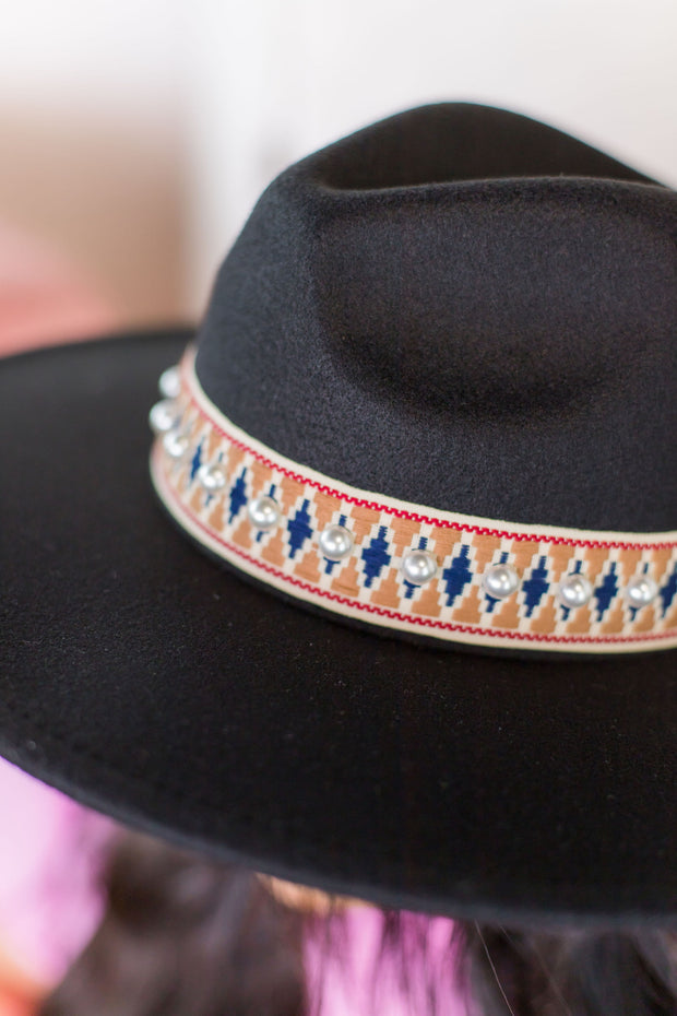 BLACK PEARL BANDED FELT HAT
